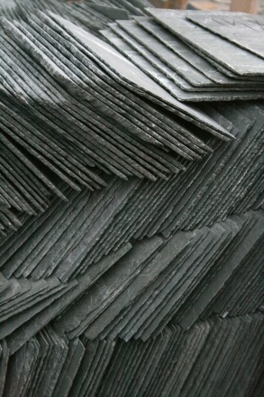 2008-06-26_Stacked_roofing_slate_1